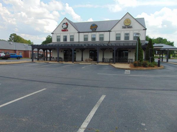 400 Avalon Ave, Muscle Shoals, AL 35661