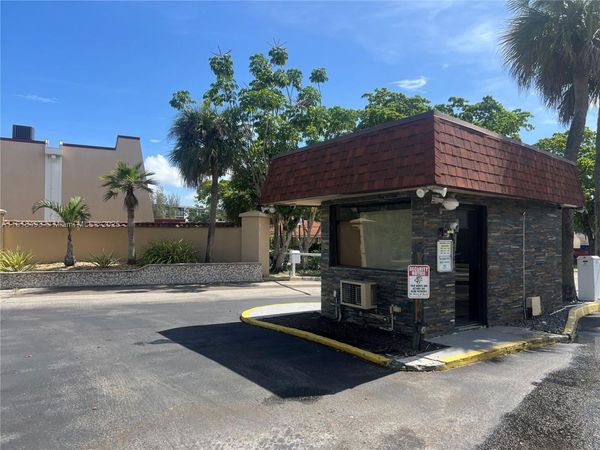 4160 Inverrary Dr, Unit 306, Lauderhill, FL 33319