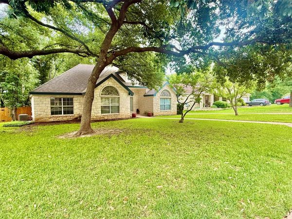 1127 Robin RD, Elgin, TX 78621