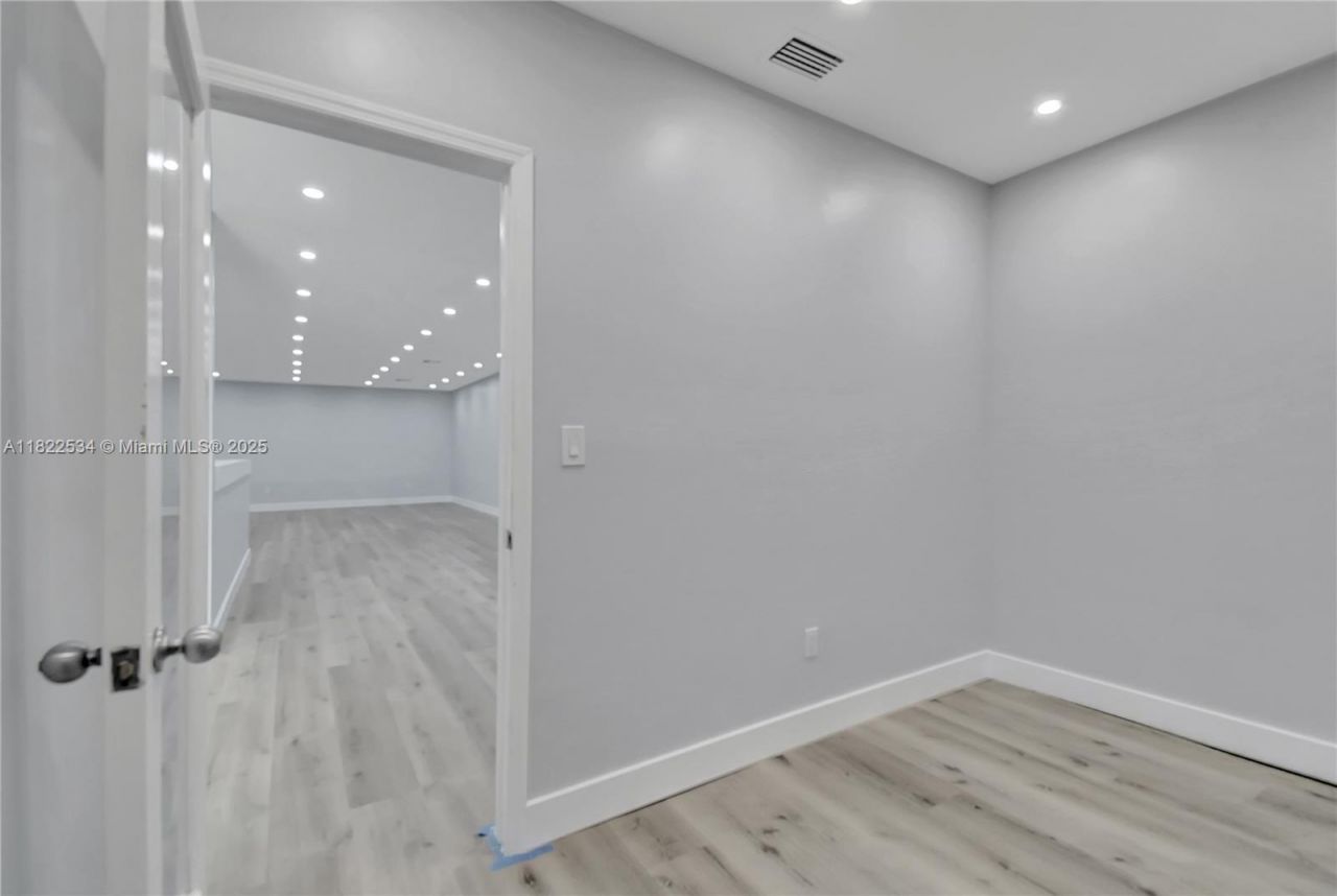 20129 NE 16th Pl, Unit 20129, Miami, FL 33179 Photo