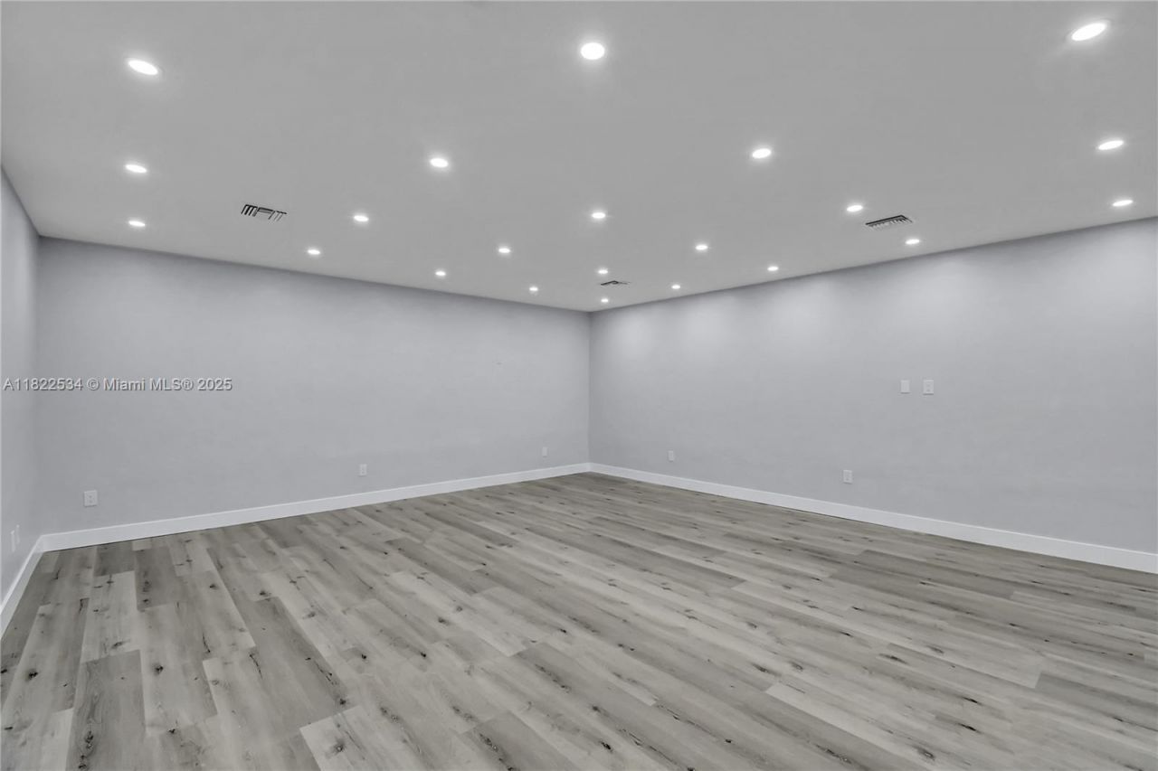 20129 NE 16th Pl, Unit 20129, Miami, FL 33179 Photo