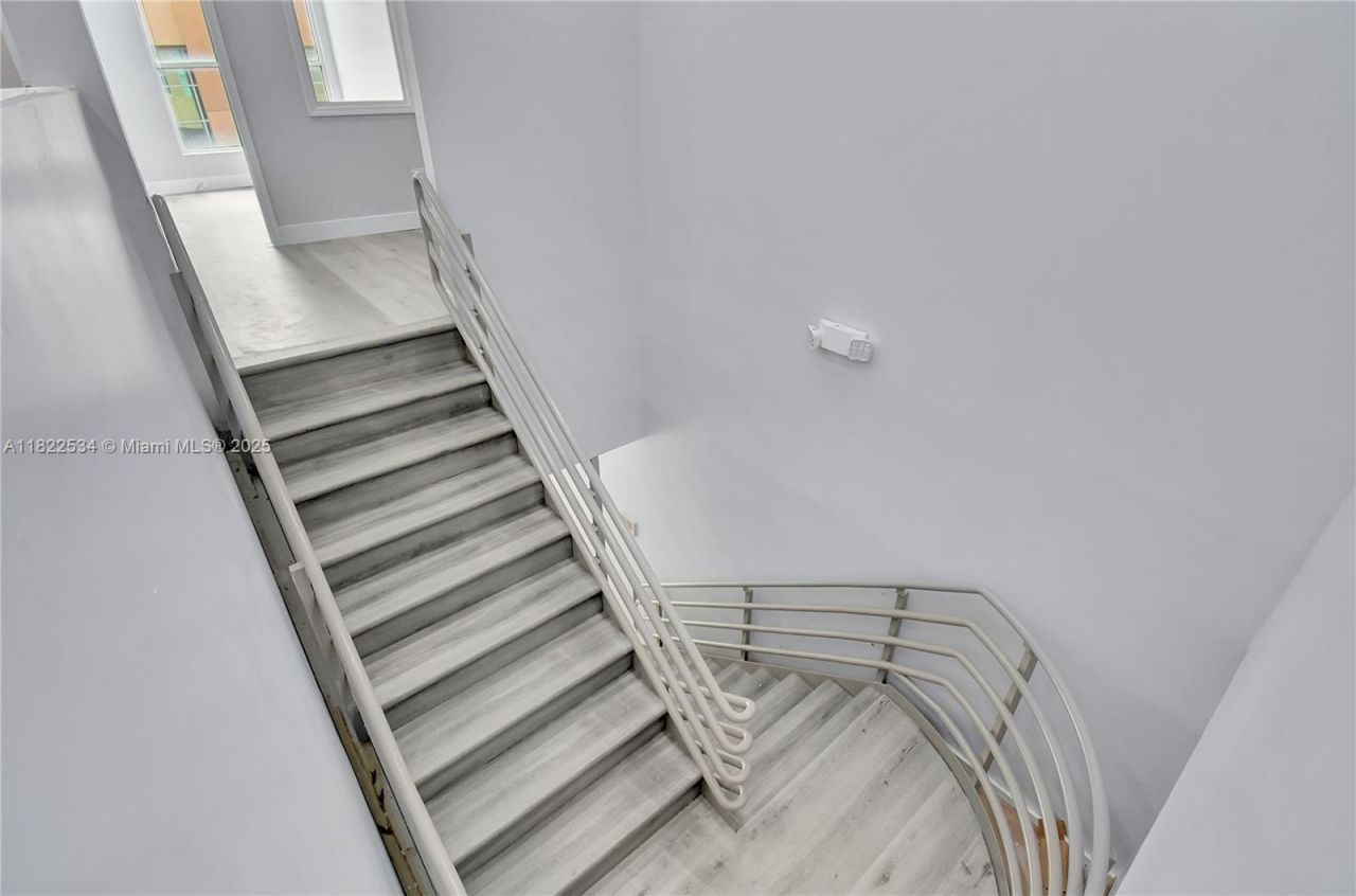 20129 NE 16th Pl, Unit 20129, Miami, FL 33179 Photo