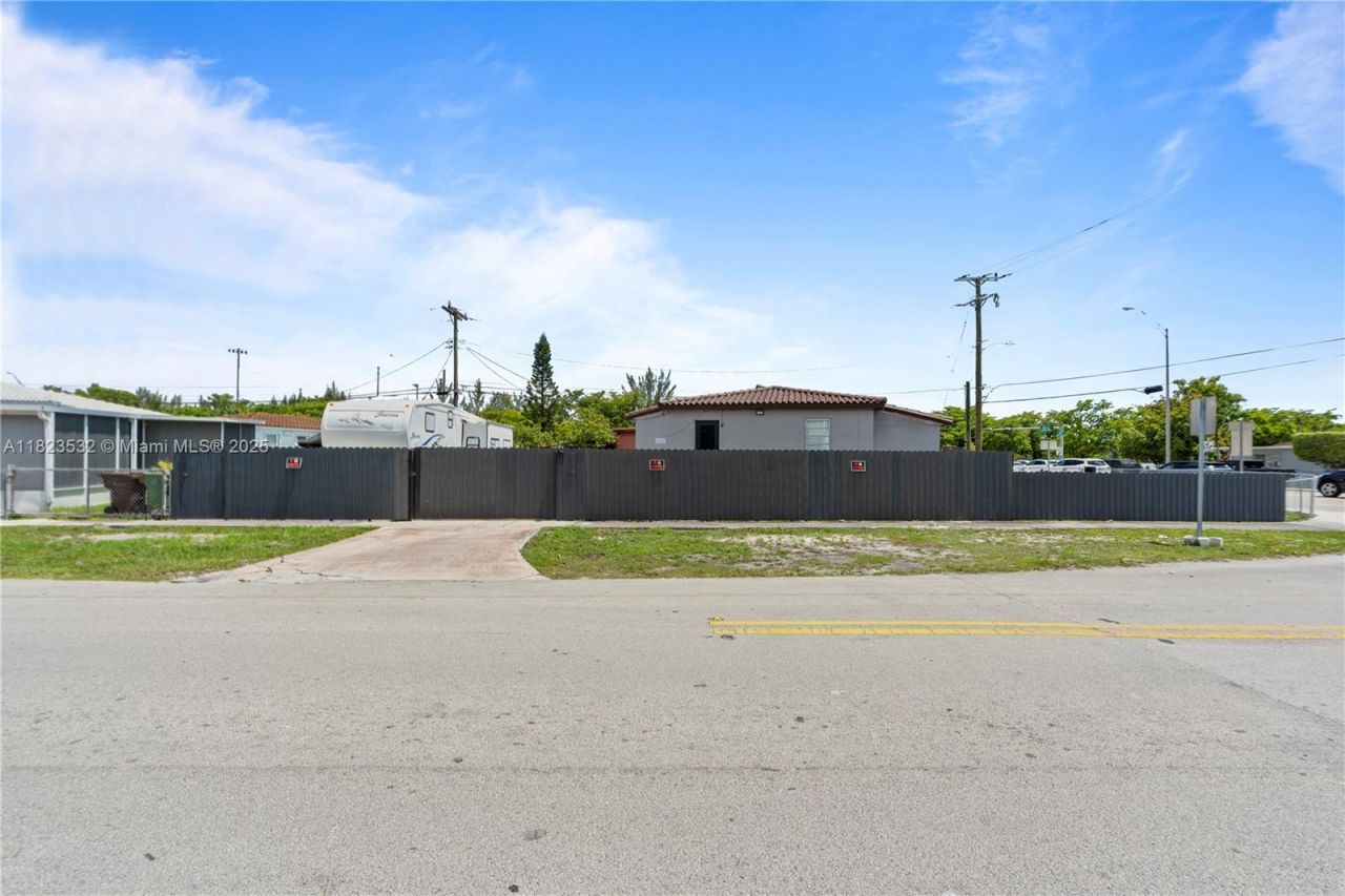 6474 Palm Ave, Hialeah, FL 33012 Photo
