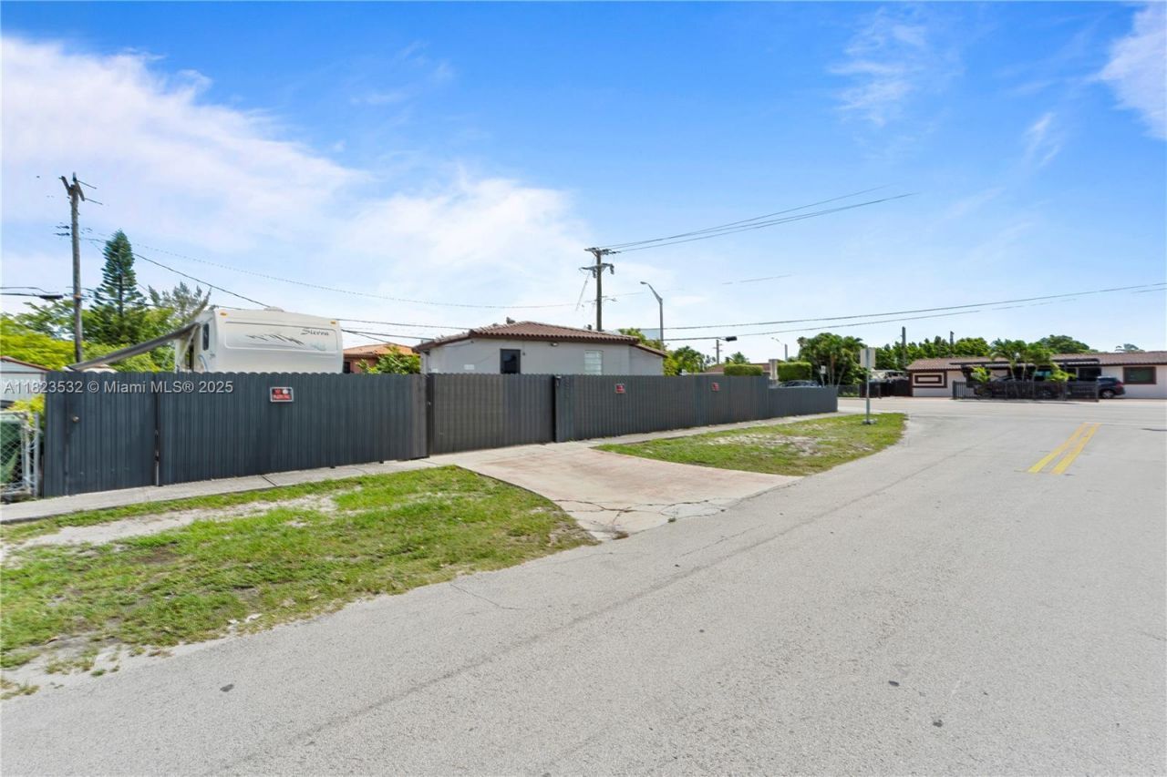 6474 Palm Ave, Hialeah, FL 33012 Photo