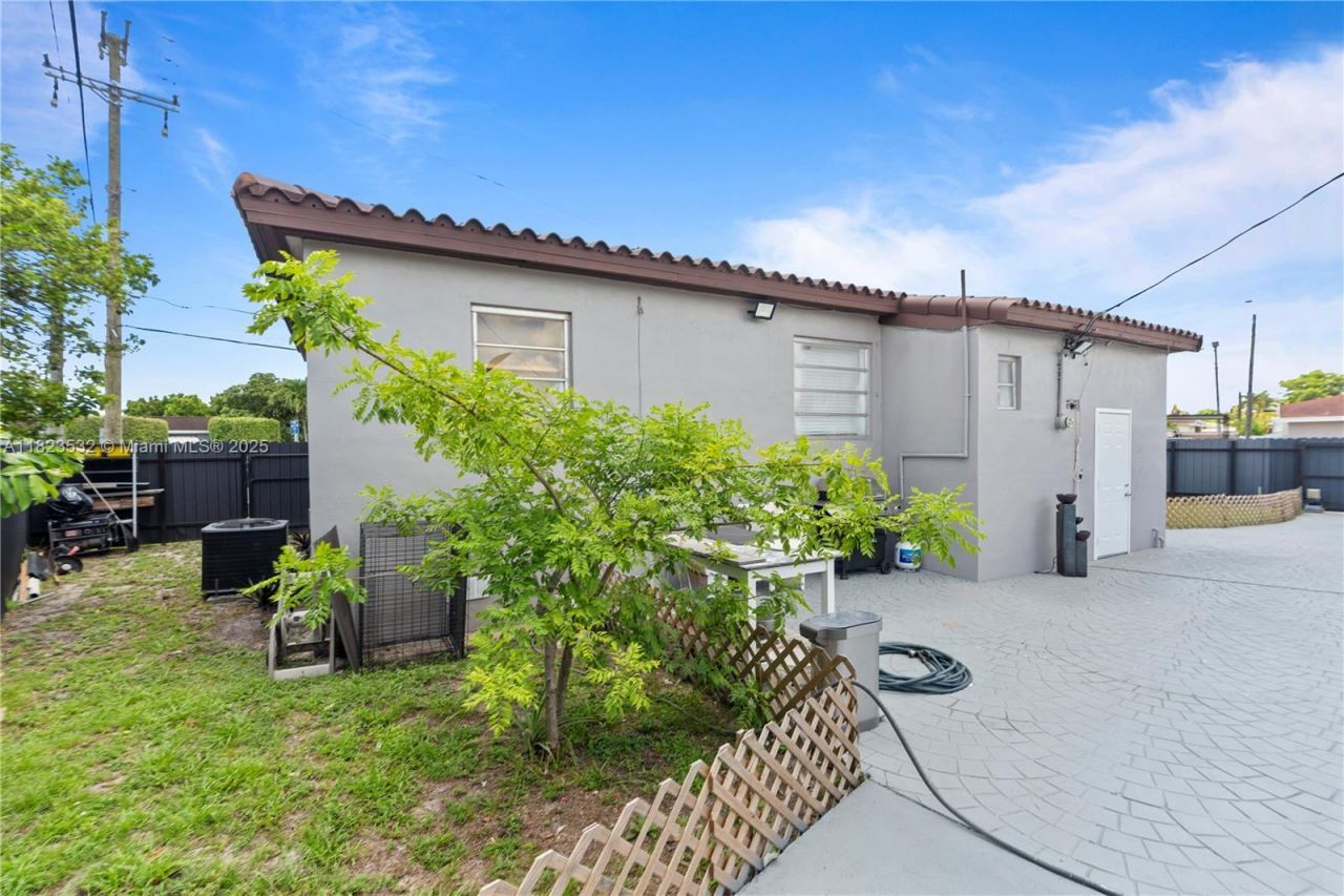 6474 Palm Ave, Hialeah, FL 33012 Photo