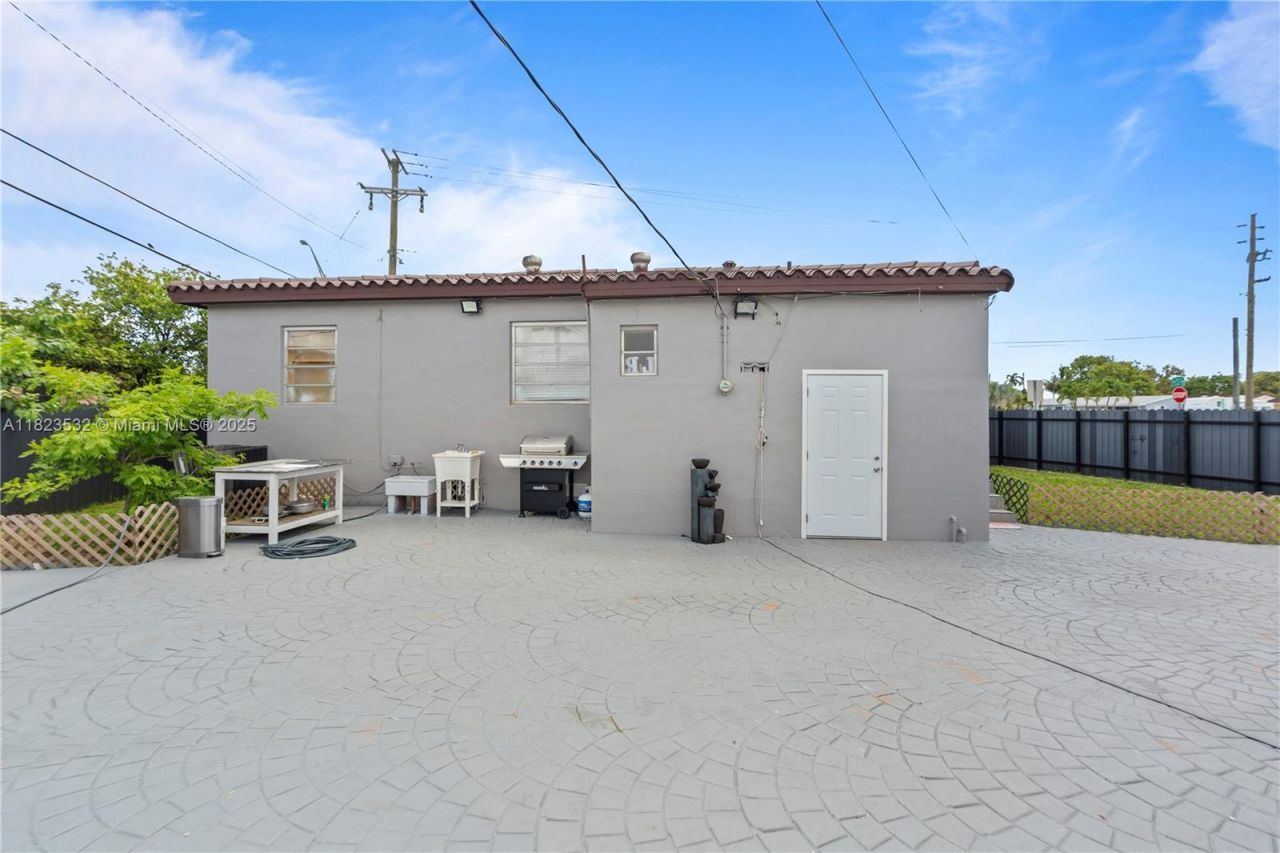 6474 Palm Ave, Hialeah, FL 33012 Photo