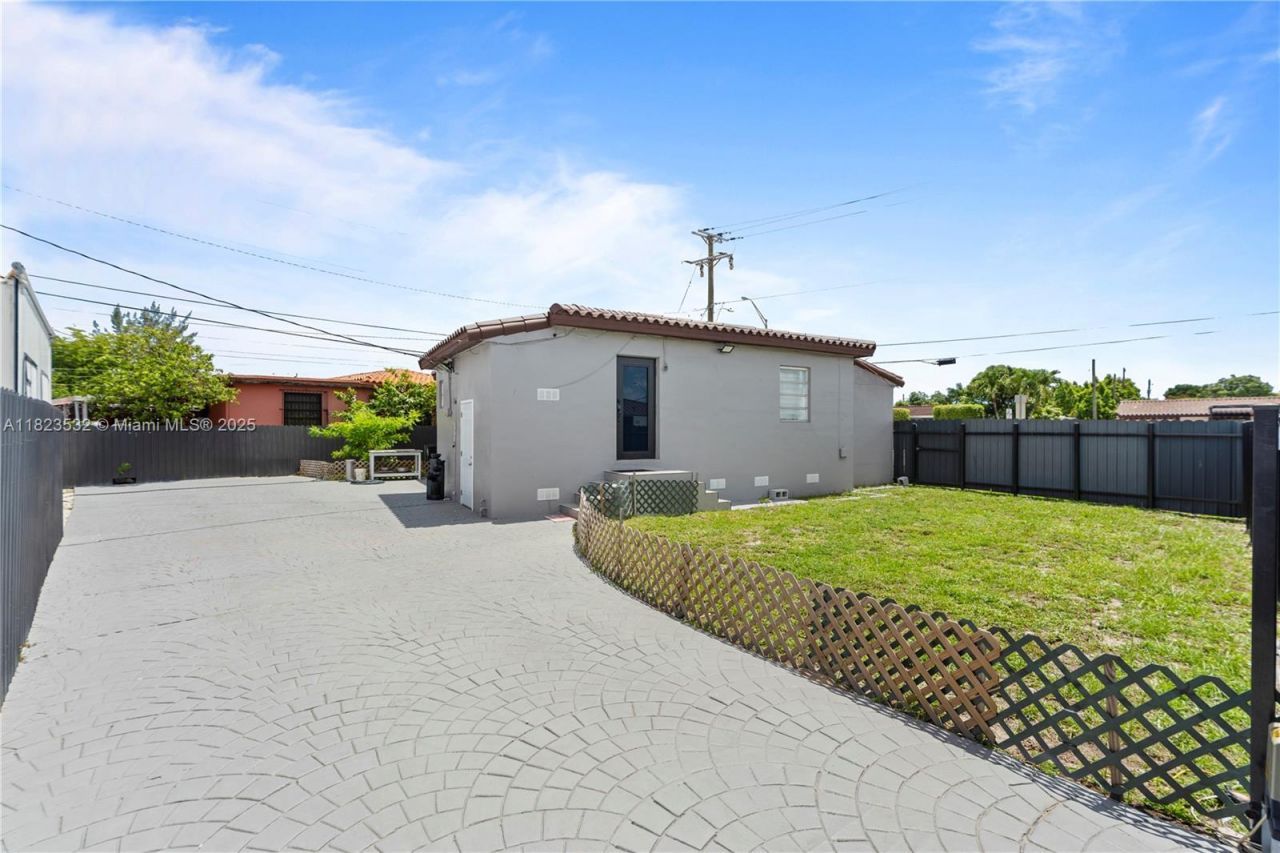 6474 Palm Ave, Hialeah, FL 33012 Photo