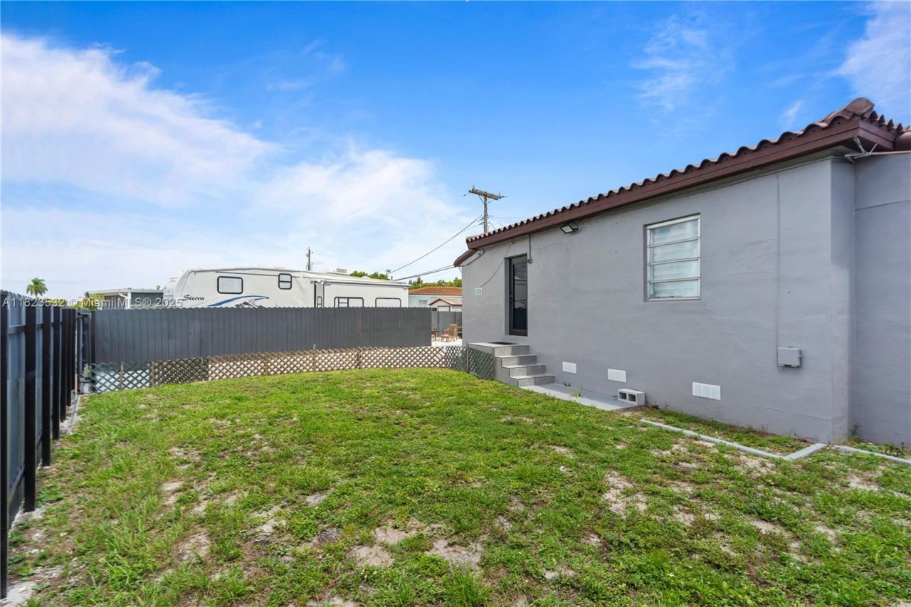 6474 Palm Ave, Hialeah, FL 33012 Photo