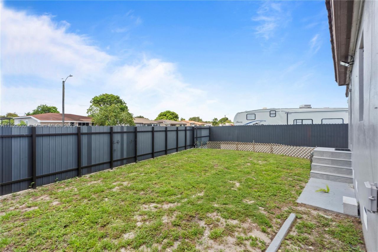 6474 Palm Ave, Hialeah, FL 33012 Photo