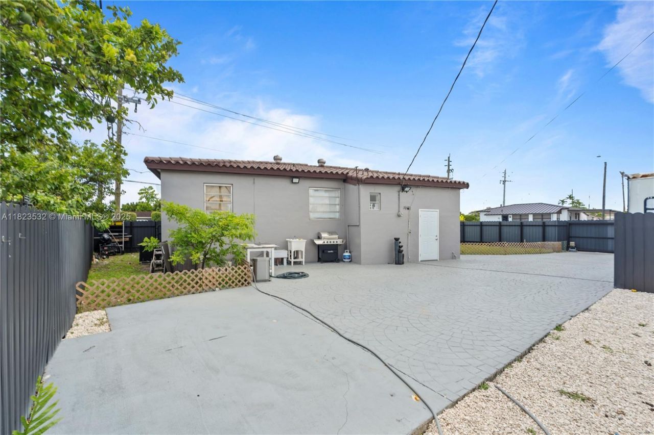 6474 Palm Ave, Hialeah, FL 33012 Photo