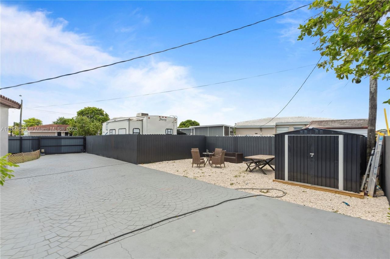 6474 Palm Ave, Hialeah, FL 33012 Photo