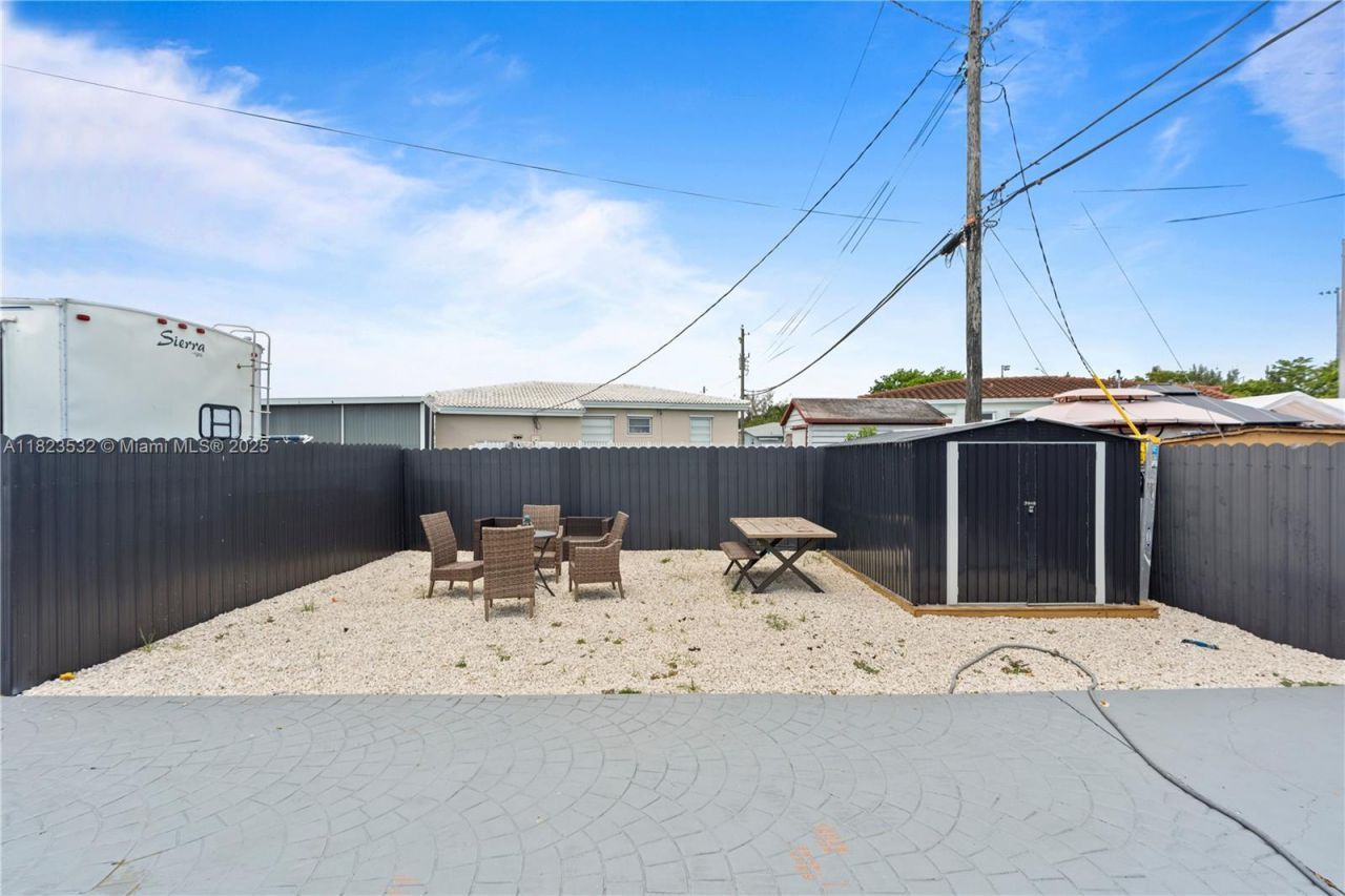 6474 Palm Ave, Hialeah, FL 33012 Photo