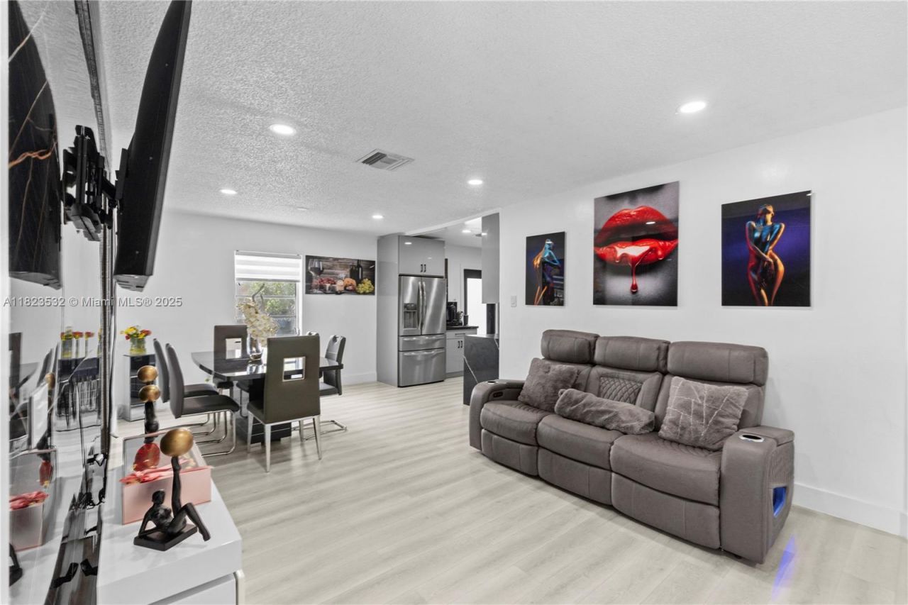 6474 Palm Ave, Hialeah, FL 33012 Photo