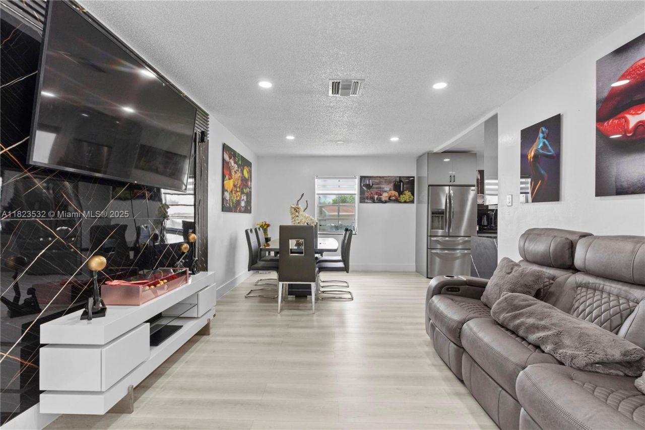 6474 Palm Ave, Hialeah, FL 33012 Photo