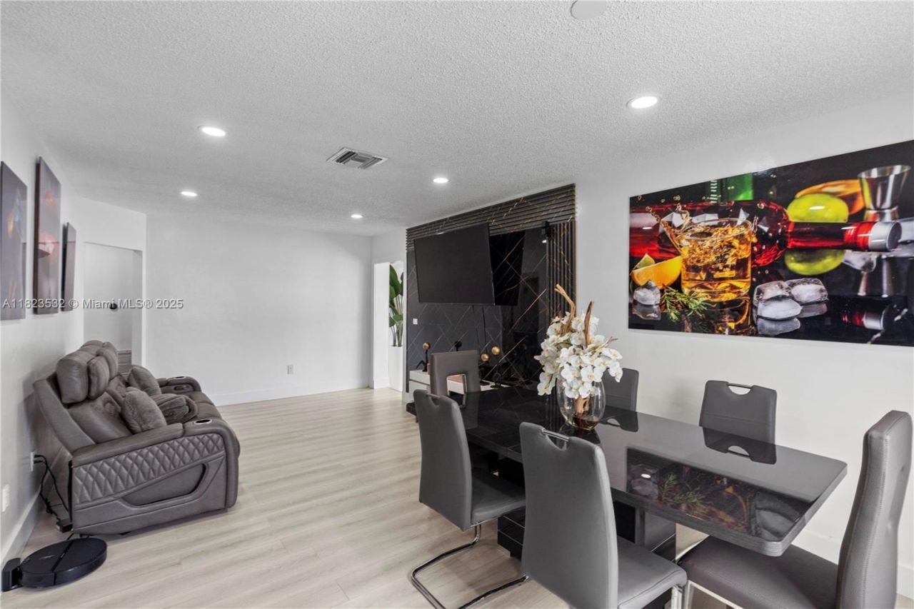 6474 Palm Ave, Hialeah, FL 33012 Photo