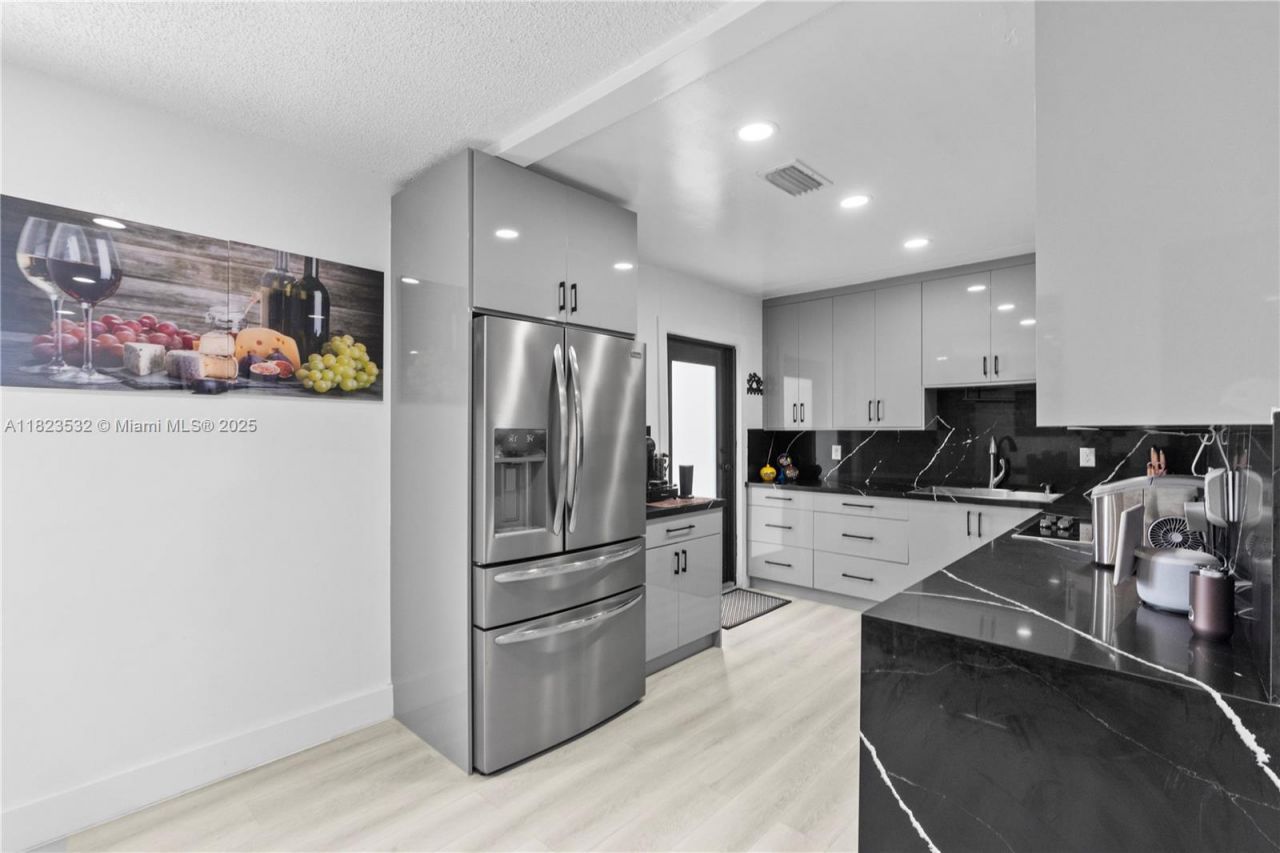 6474 Palm Ave, Hialeah, FL 33012 Photo