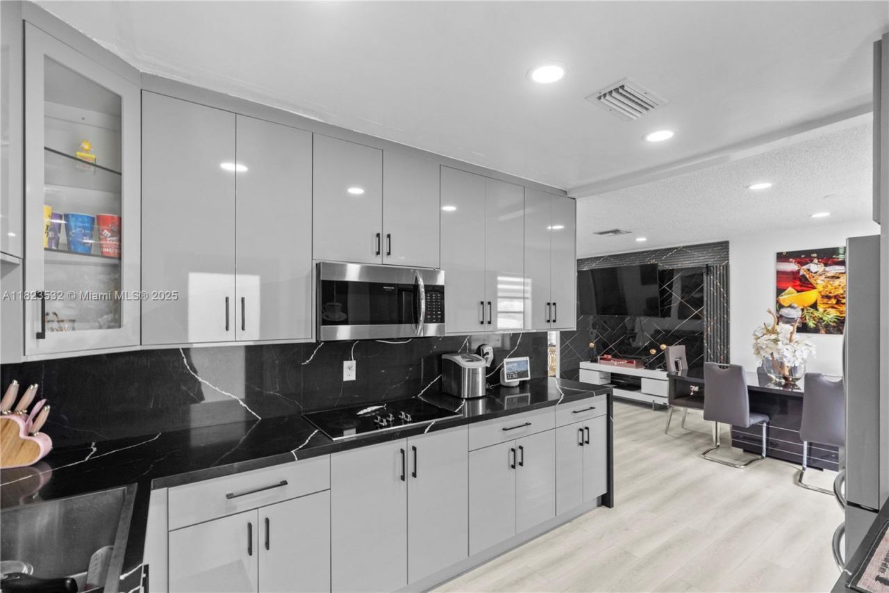 6474 Palm Ave, Hialeah, FL 33012 Photo