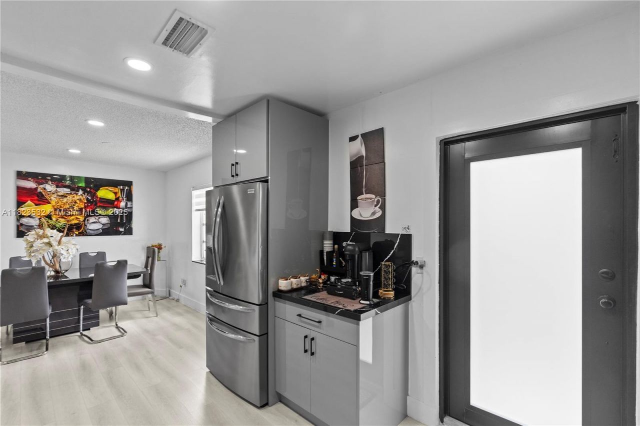 6474 Palm Ave, Hialeah, FL 33012 Photo