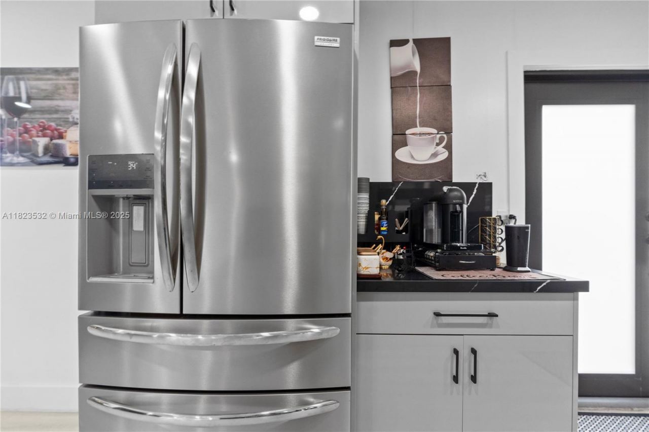 6474 Palm Ave, Hialeah, FL 33012 Photo