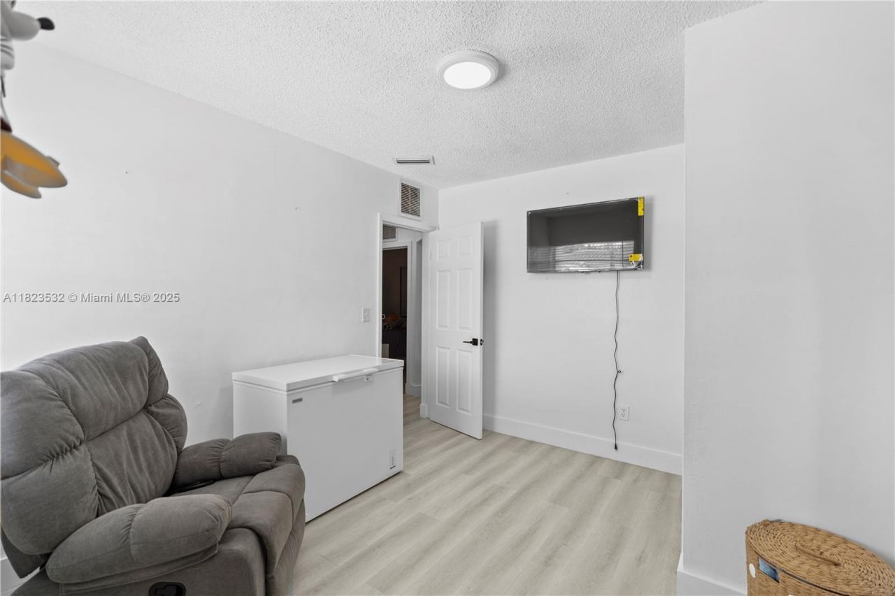 6474 Palm Ave, Hialeah, FL 33012 Photo