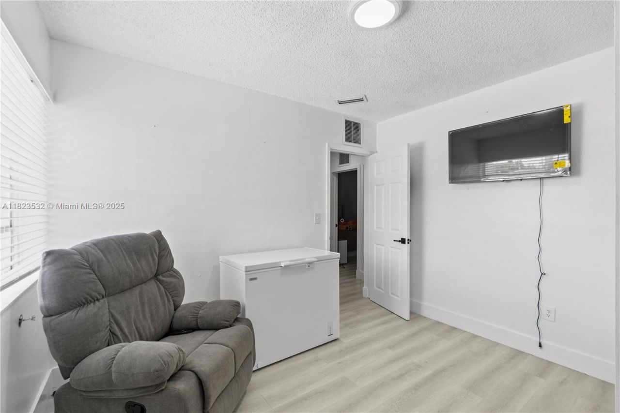 6474 Palm Ave, Hialeah, FL 33012 Photo