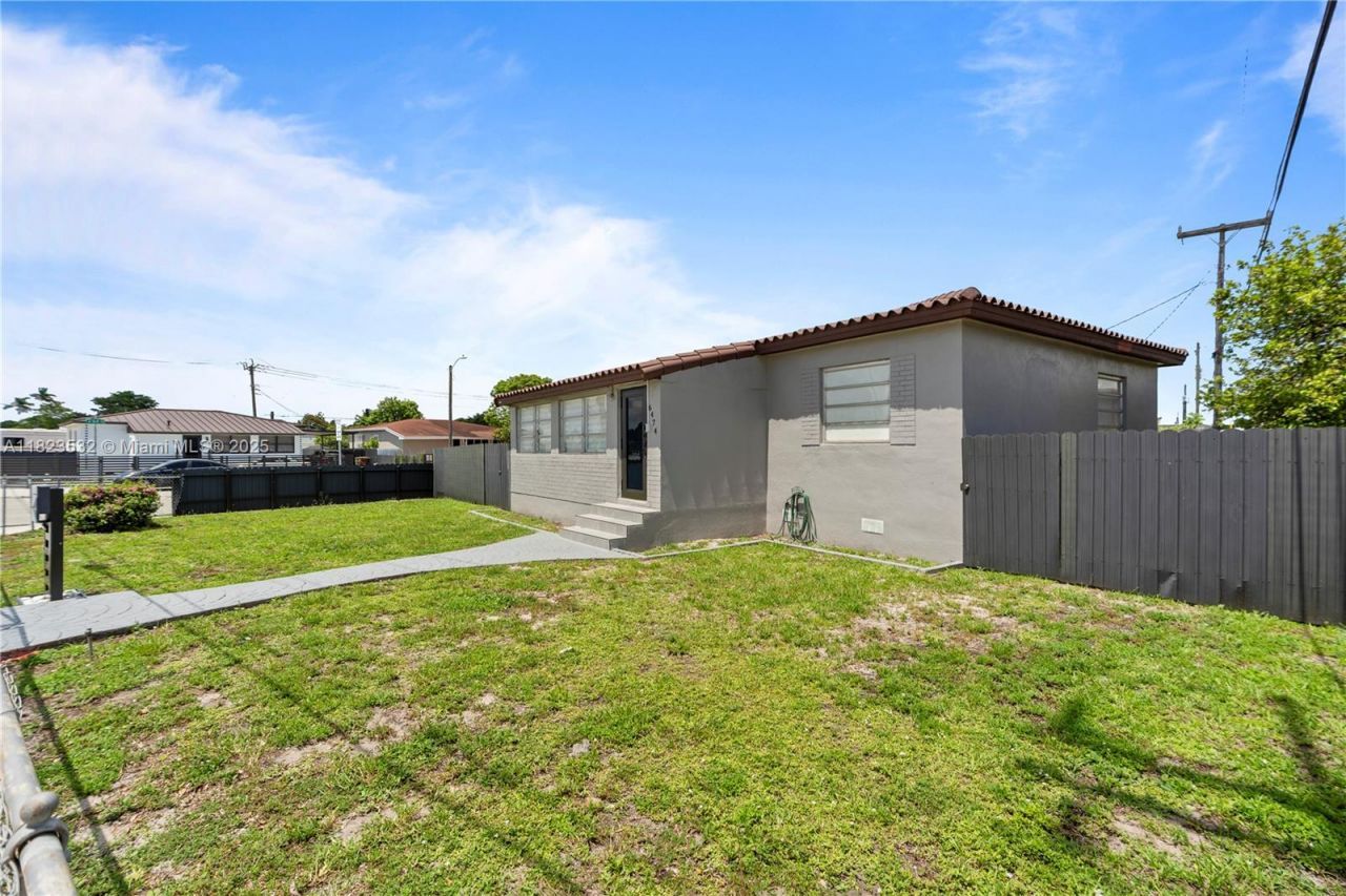 6474 Palm Ave, Hialeah, FL 33012 Photo