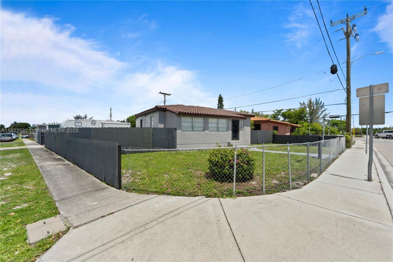 6474 Palm Ave, Hialeah, FL 33012 Photo