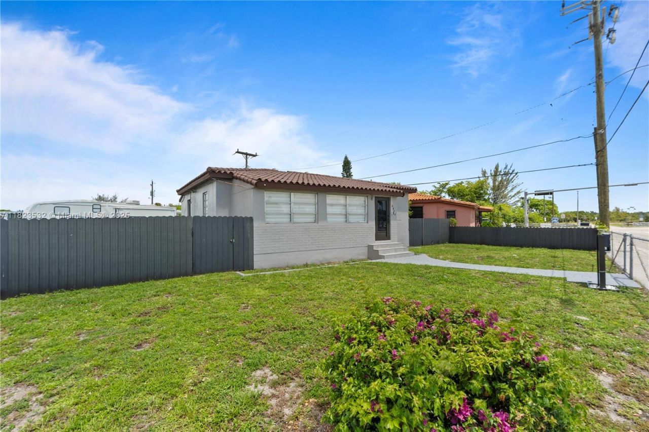 6474 Palm Ave, Hialeah, FL 33012 Photo