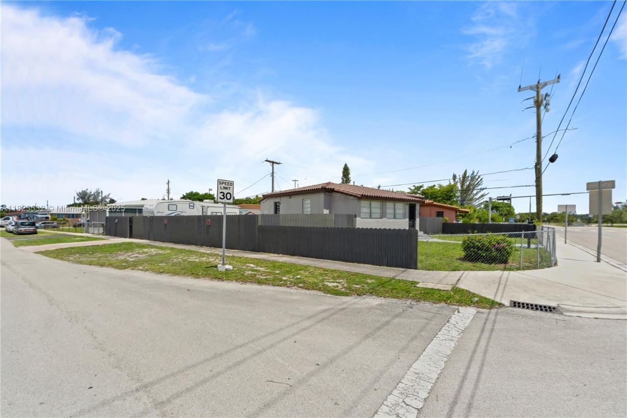6474 Palm Ave, Hialeah, FL 33012 Photo