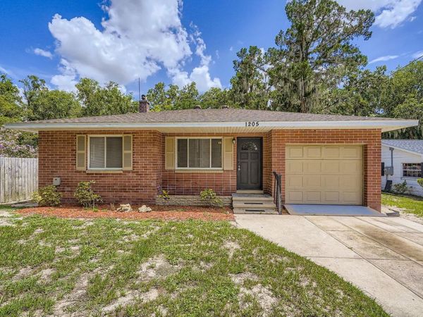 1205 DELEON AVENUE, LEESBURG, FL 34748