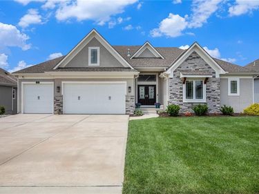 130 NW Ambersham Drive, Lee's Summit, MO 64081