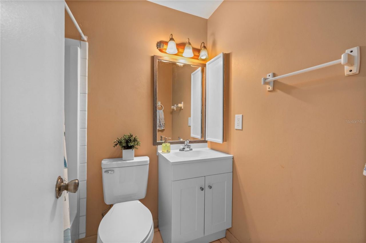 1006 NE 2nd Avenue, Cape Coral, FL 33909 Photo