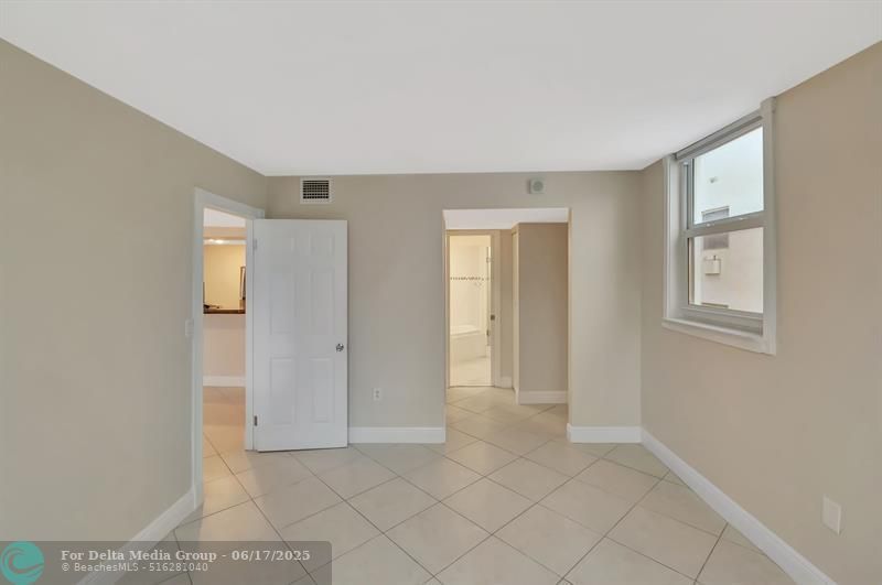 345 Ocean Drive, Unit 305, Miami Beach, FL 33139 Photo