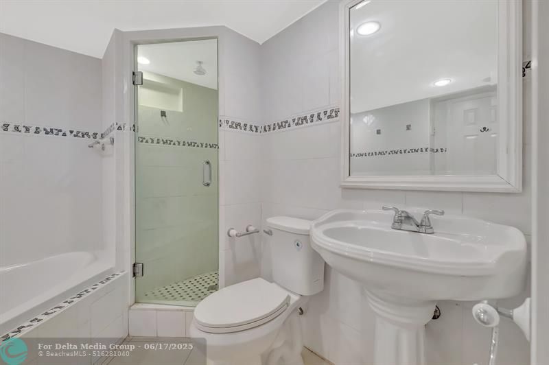 345 Ocean Drive, Unit 305, Miami Beach, FL 33139 Photo