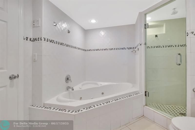 345 Ocean Drive, Unit 305, Miami Beach, FL 33139 Photo