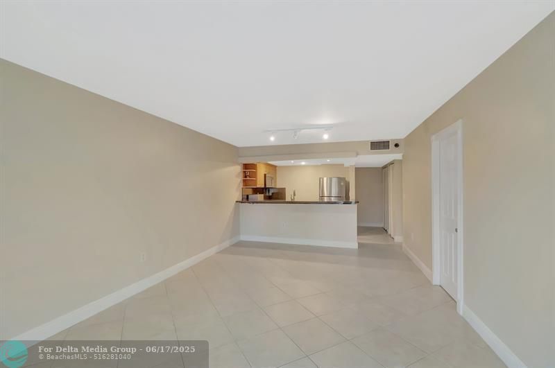 345 Ocean Drive, Unit 305, Miami Beach, FL 33139 Photo