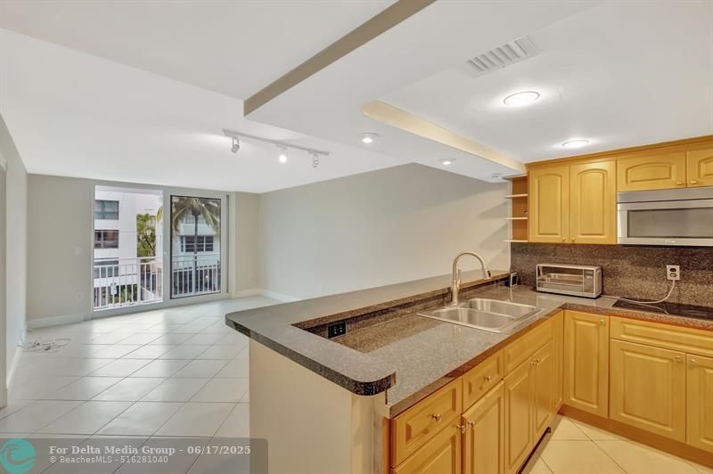 345 Ocean Drive, Unit 305, Miami Beach, FL 33139 Photo