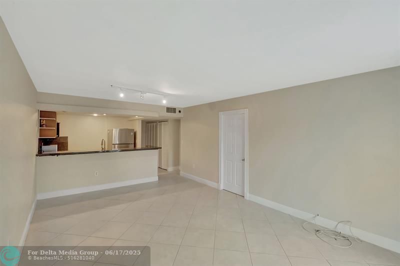 345 Ocean Drive, Unit 305, Miami Beach, FL 33139 Photo