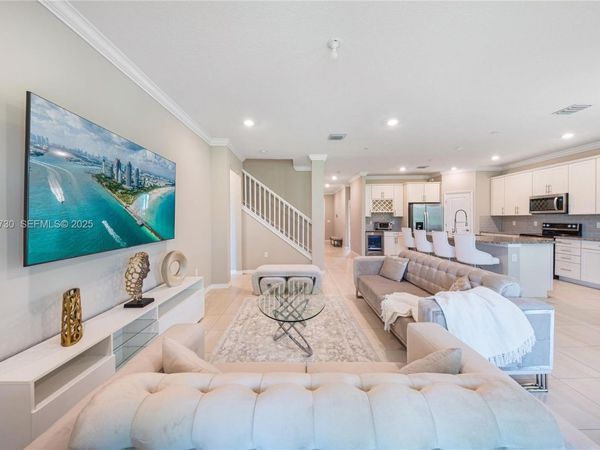 8160 NW 78th St, Tamarac, FL 33321