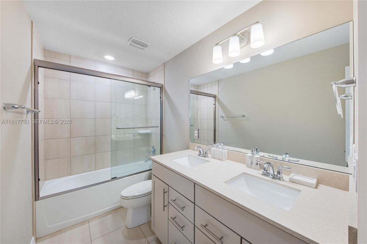 8160 NW 78th St, Tamarac, FL 33321 Photo