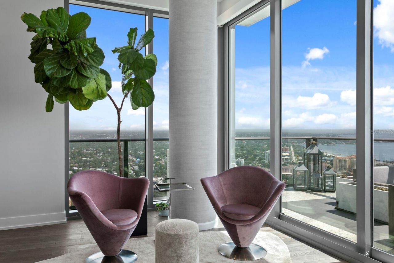 100 1st Avenue N, Unit 3905, Saint Petersburg, FL 33701 Photo