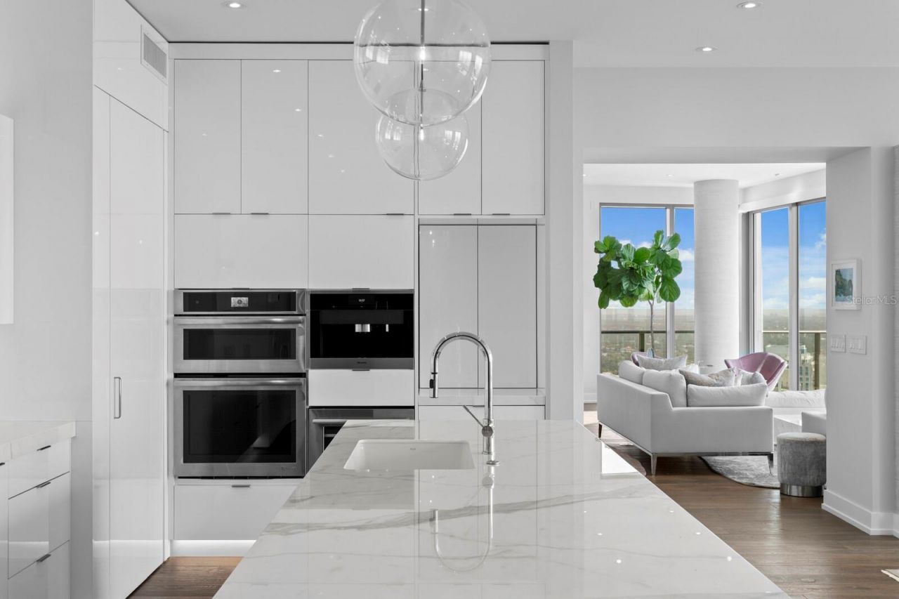 100 1st Avenue N, Unit 3905, Saint Petersburg, FL 33701 Photo