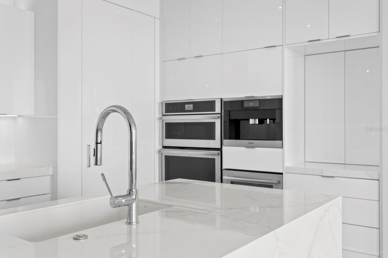 100 1st Avenue N, Unit 3905, Saint Petersburg, FL 33701 Photo