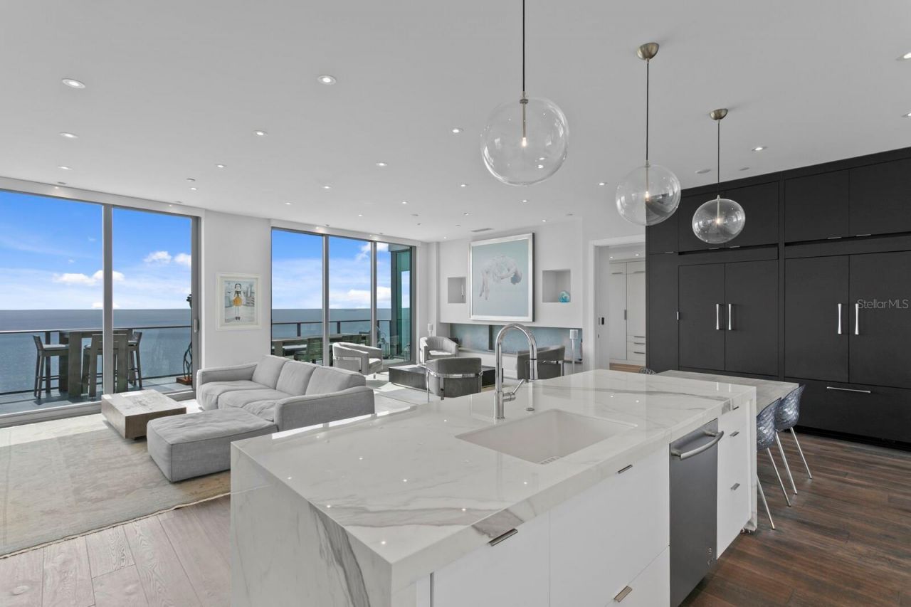 100 1st Avenue N, Unit 3905, Saint Petersburg, FL 33701 Photo