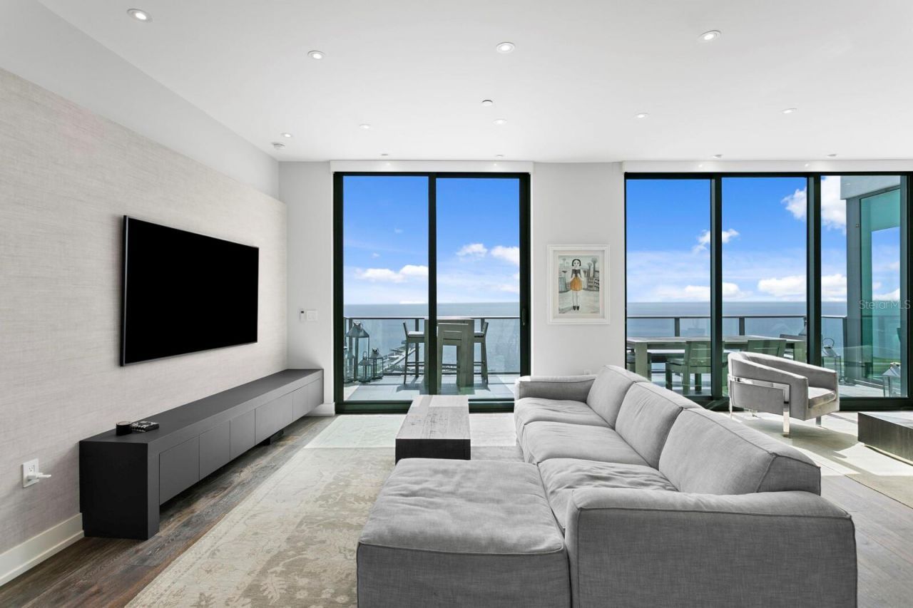 100 1st Avenue N, Unit 3905, Saint Petersburg, FL 33701 Photo