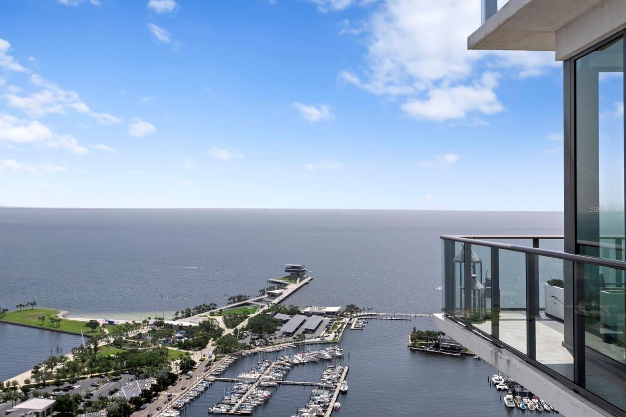 100 1st Avenue N, Unit 3905, Saint Petersburg, FL 33701 Photo