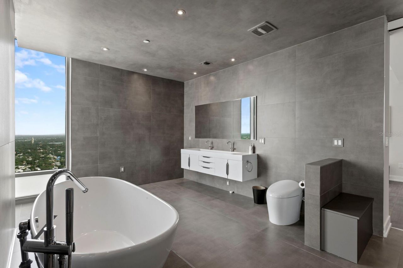 100 1st Avenue N, Unit 3905, Saint Petersburg, FL 33701 Photo