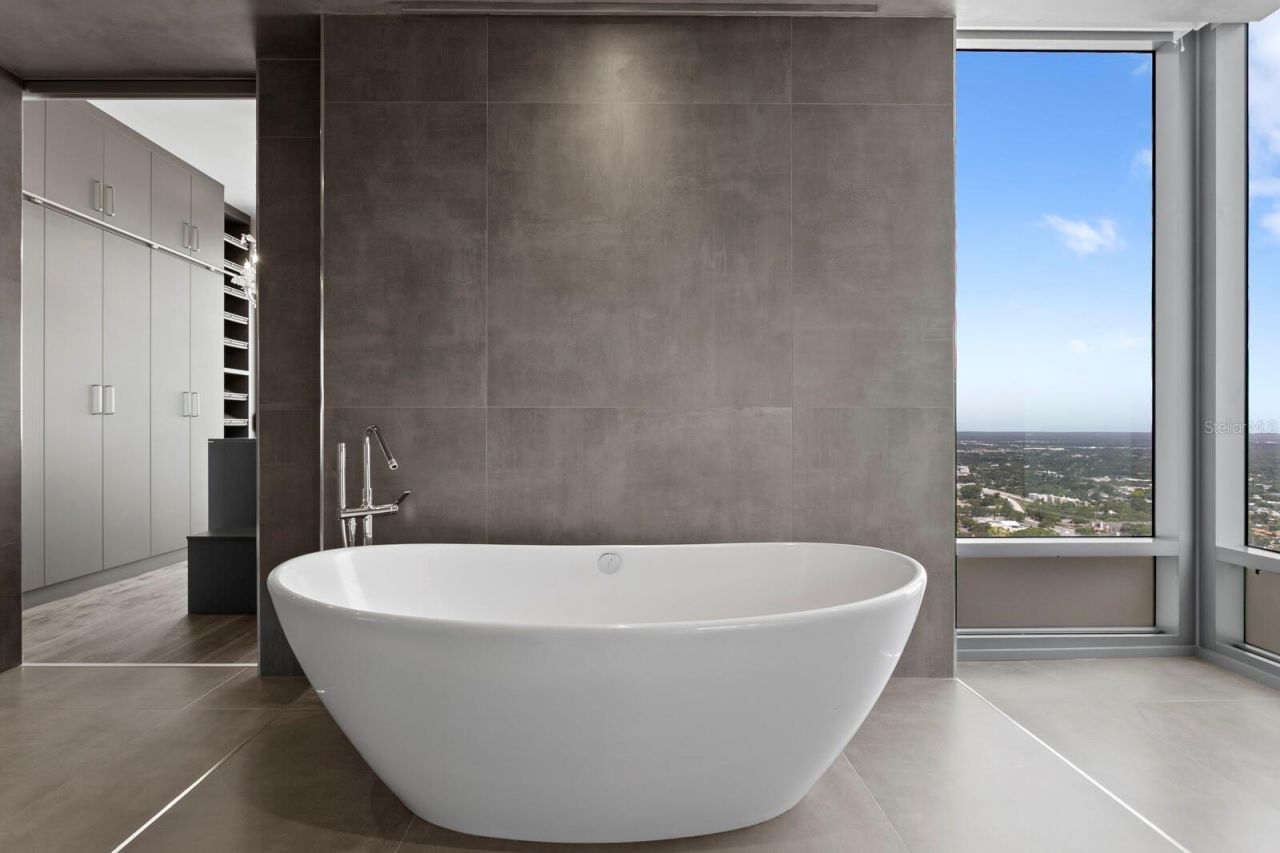 100 1st Avenue N, Unit 3905, Saint Petersburg, FL 33701 Photo