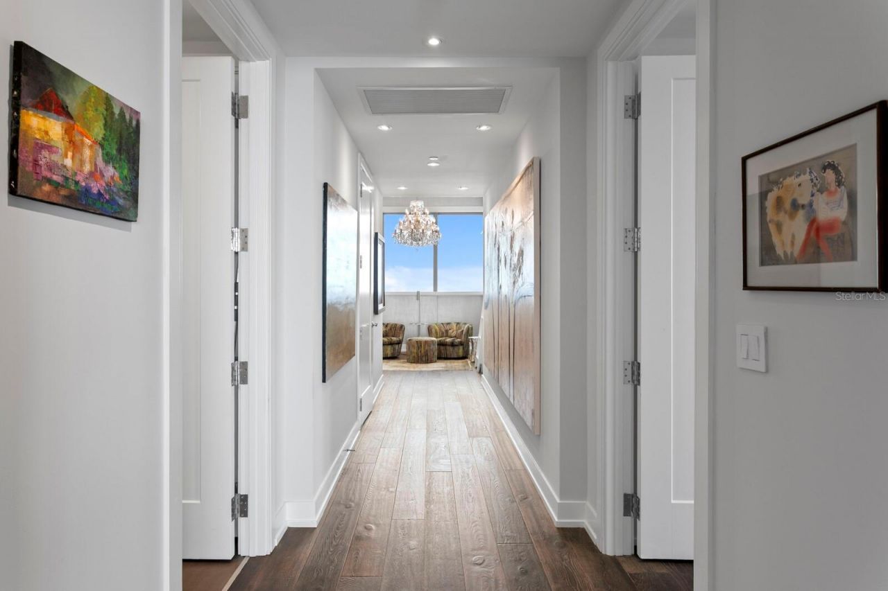 100 1st Avenue N, Unit 3905, Saint Petersburg, FL 33701 Photo