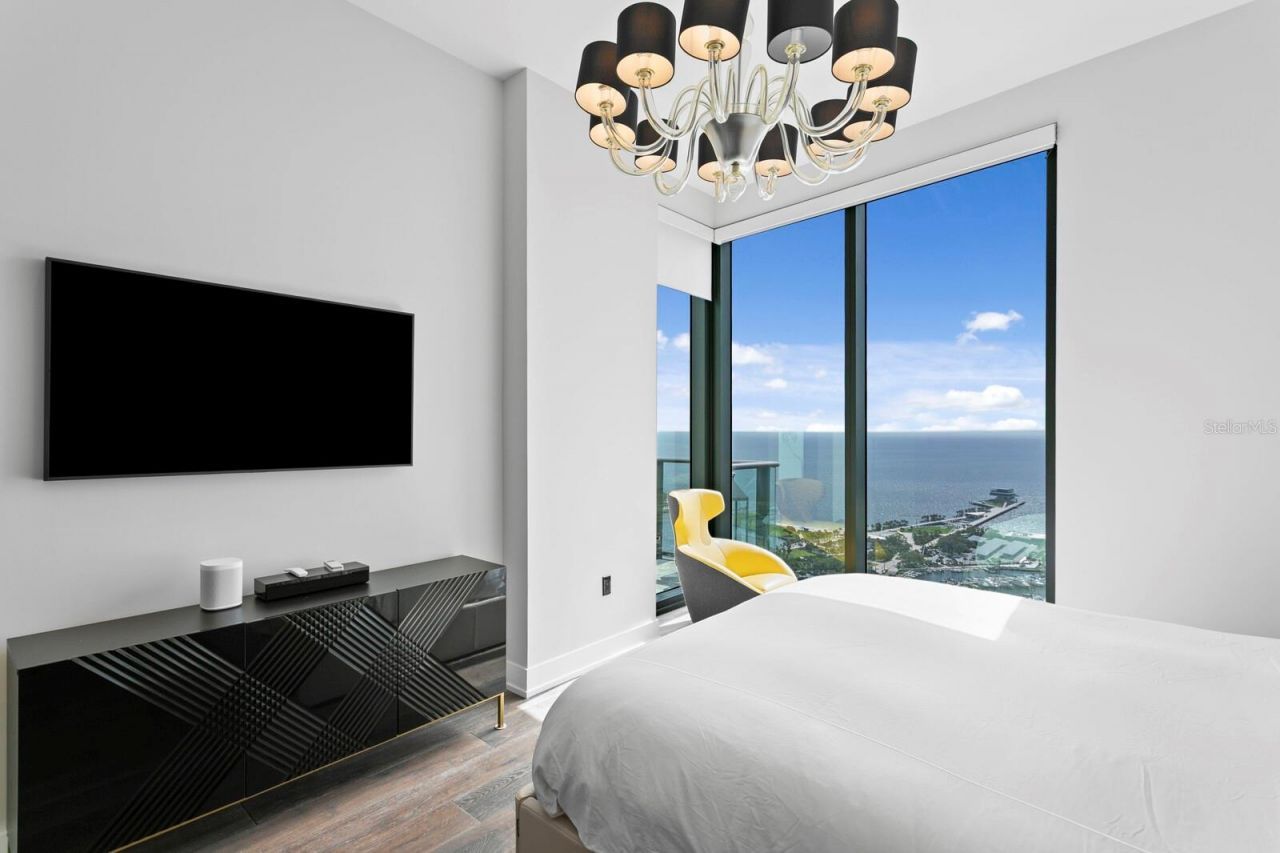 100 1st Avenue N, Unit 3905, Saint Petersburg, FL 33701 Photo